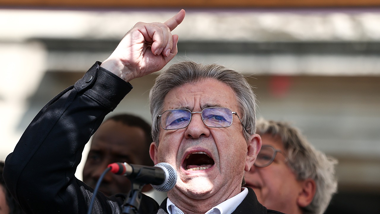 Mélenchon Enters 2027 French Presidential Race