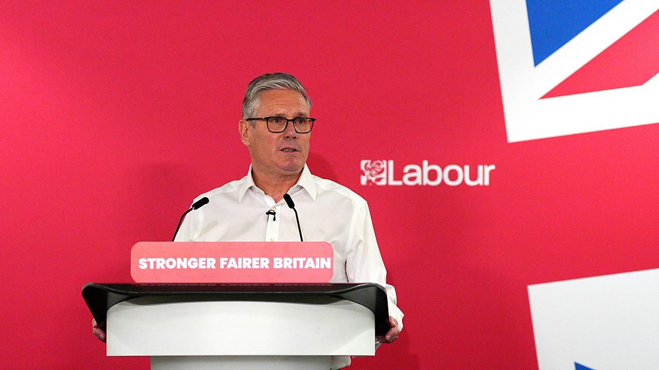 Starmer resignation calls, Magyar swearing in and hantavirus cruise repatriation