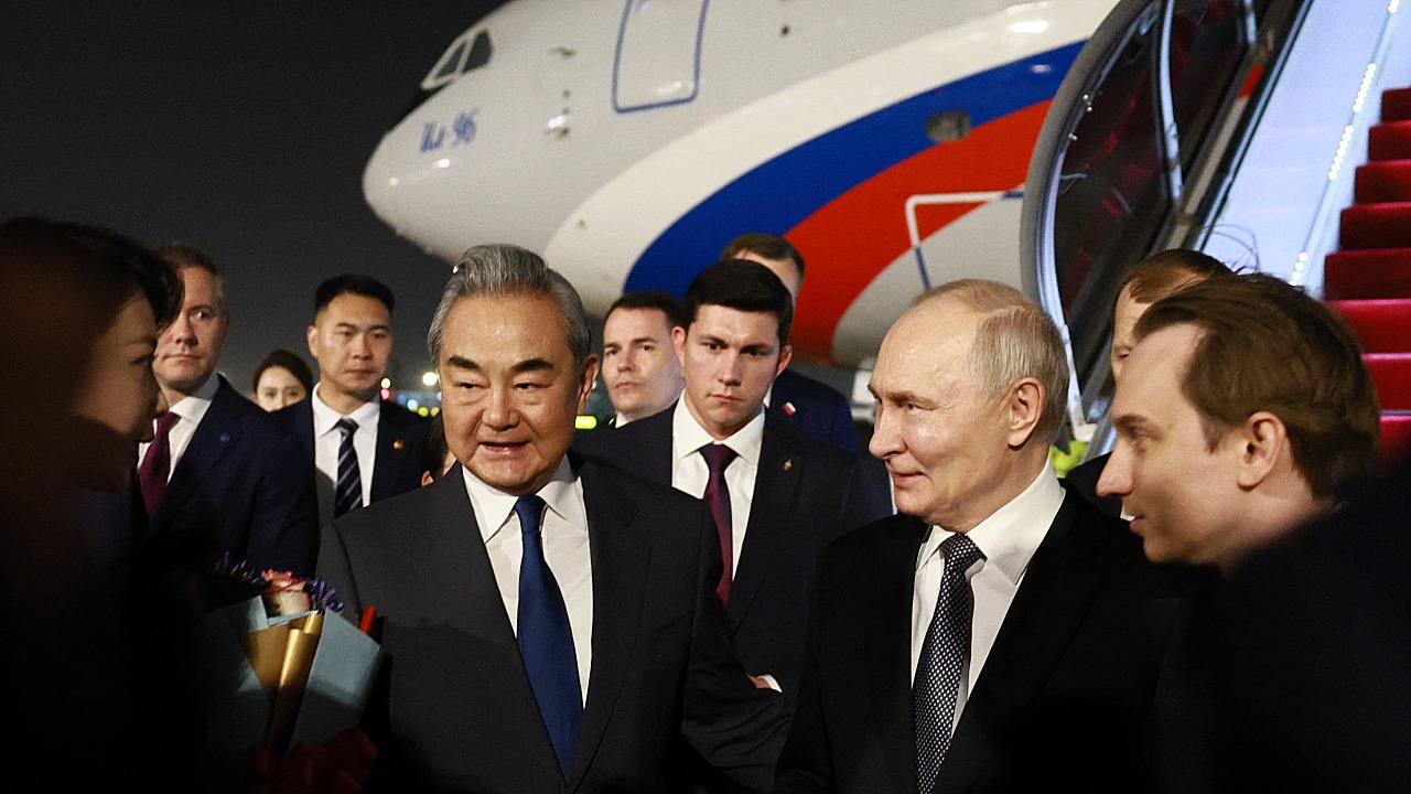 Putin Beijing trip, Todd Blanche testimony and artificial egg hatching