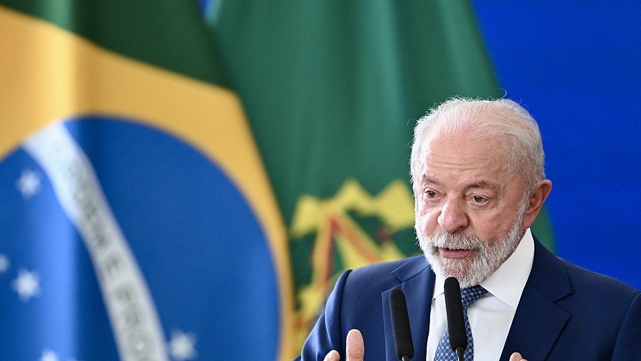 Brazil: Lula Tops New Poll as Ties to Disgraced Banker Hit Bolsonaro