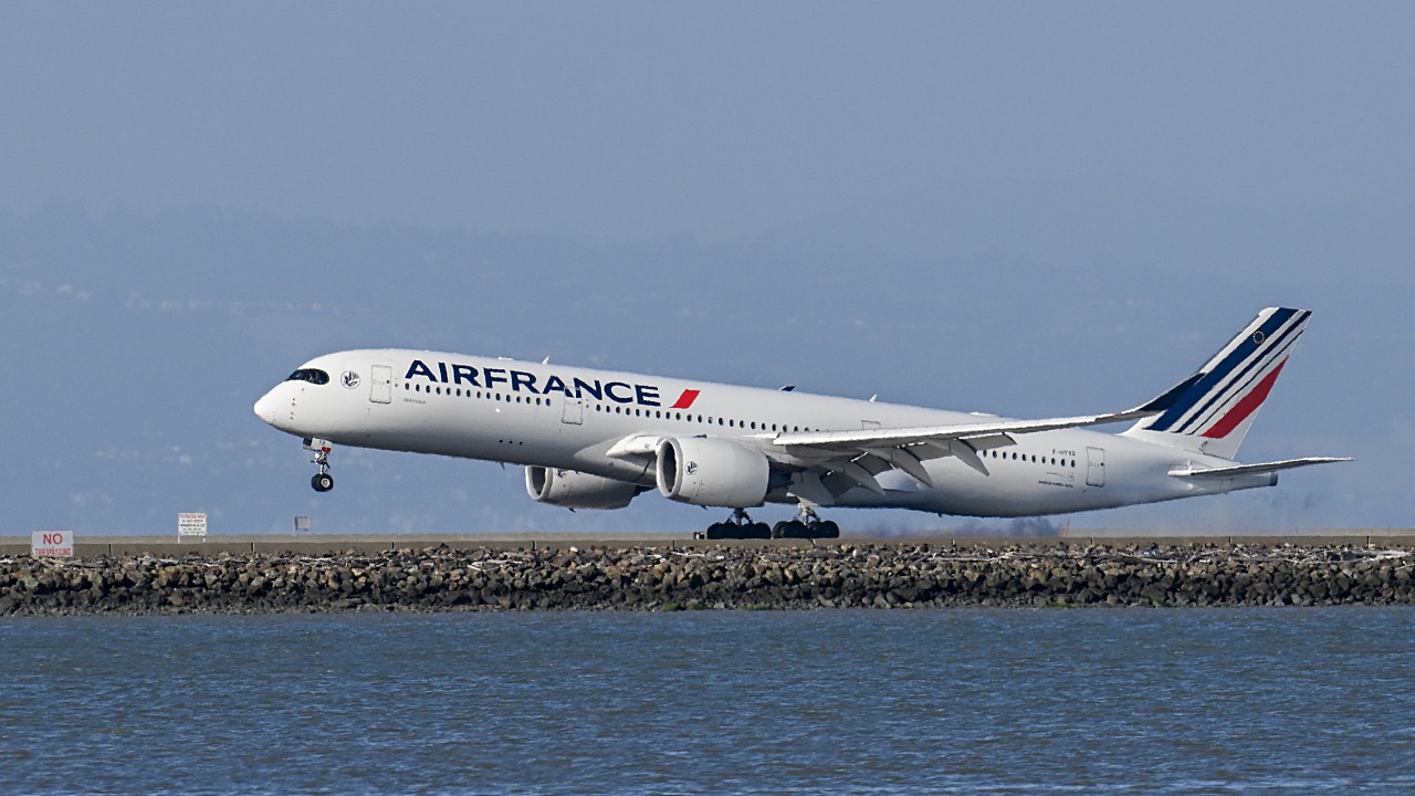 Detroit-Bound Plane Diverted to Canada Over Ebola Travel Ban