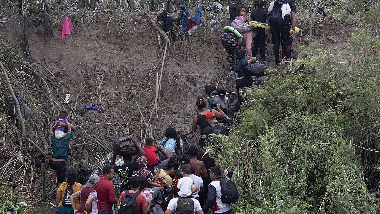 Judge Strikes Down Trump Immigration Freeze Policies