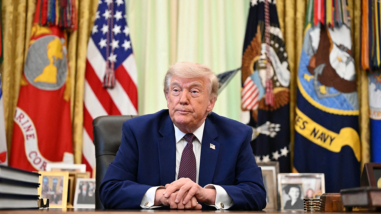 Trump Pardons Ex-Rep. Convicted of Insider Trading