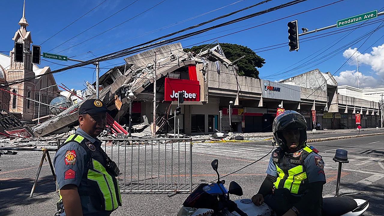 7.8 Quake Hits Philippines, Triggers Tsunami Warning