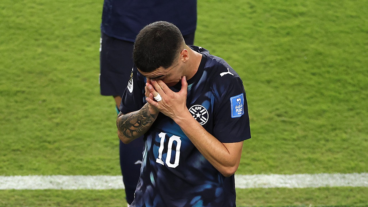 World Cup: Paraguay's Almirón Becomes First Player Sent Off for Covering Mouth