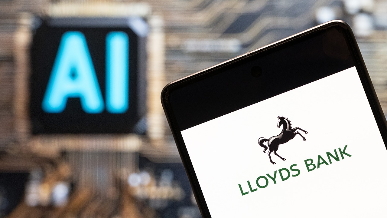 Lloyds to Hire 300 AI Specialists