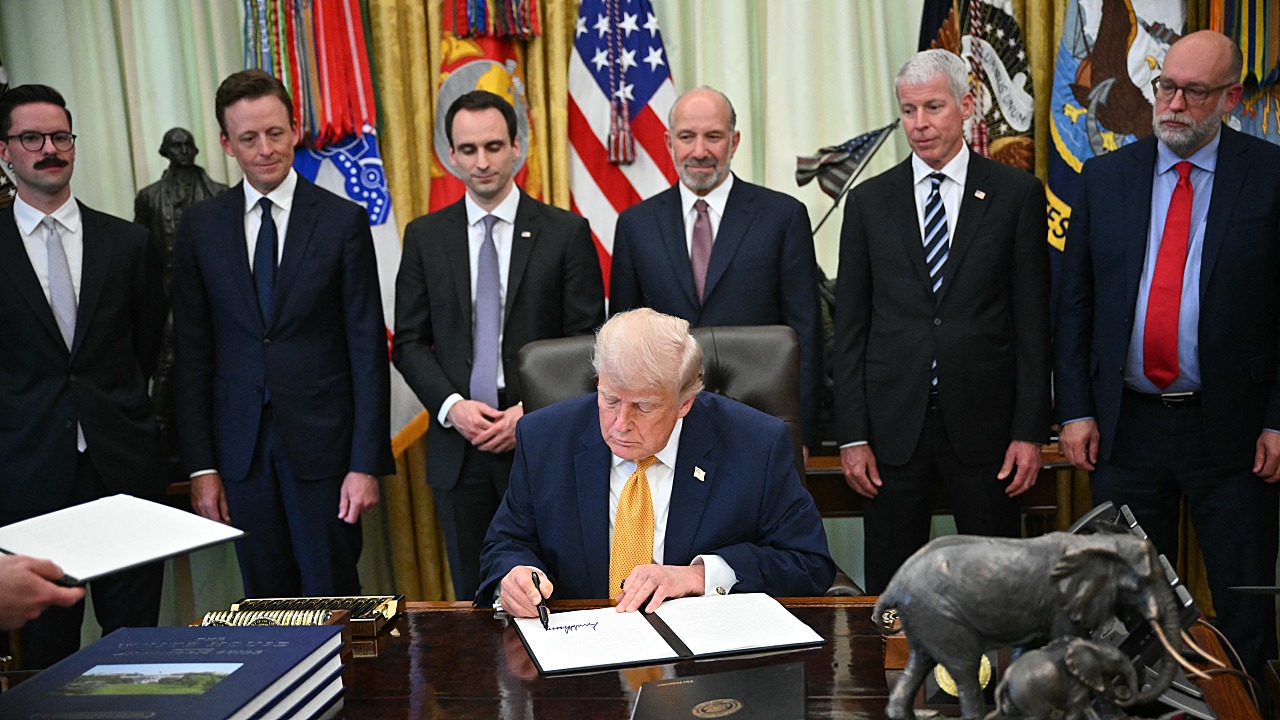 Trump Signs Quantum Orders, Targets Computer by 2028