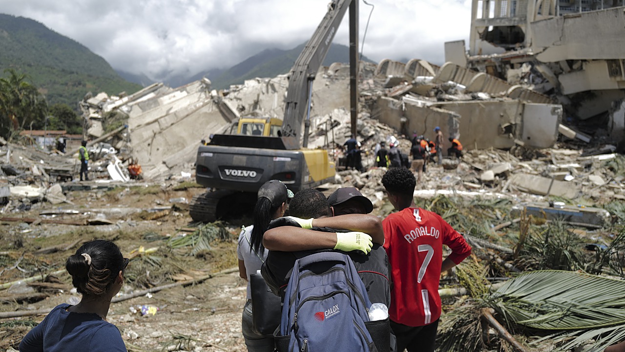 Venezuela Earthquakes Toll Tops 1,400, World Rushes Aid