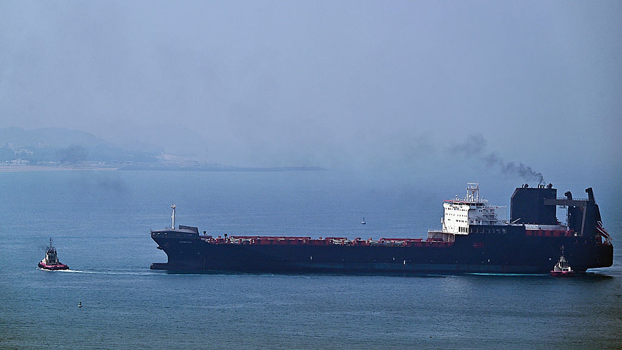 Trump Hormuz reversal, Burnham Labour leadership and Ebola vaccine trial