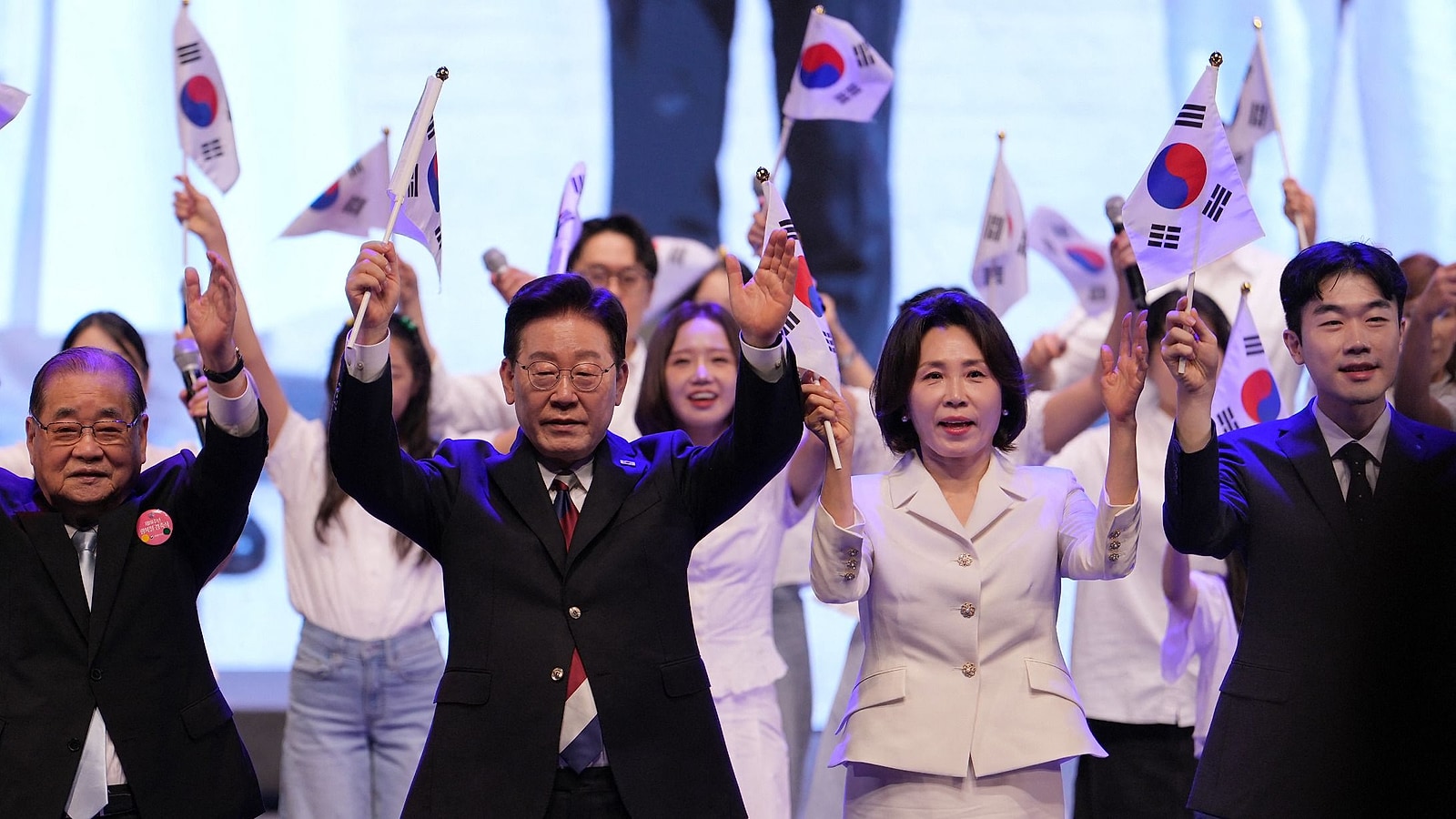 South Korea Calls for Peace Talks to End Korean War