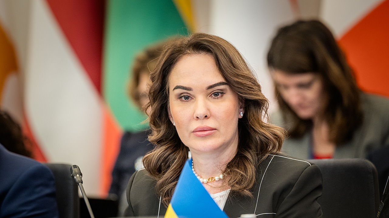 Zelenskyy Fires Aide Amid Corruption Probe