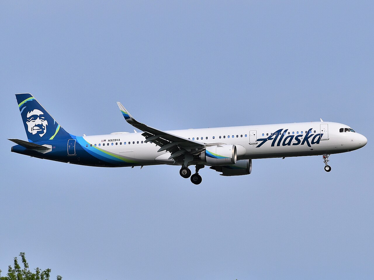 Off-Duty US Pilot Accused of Trying to Cut Engine During Flight
