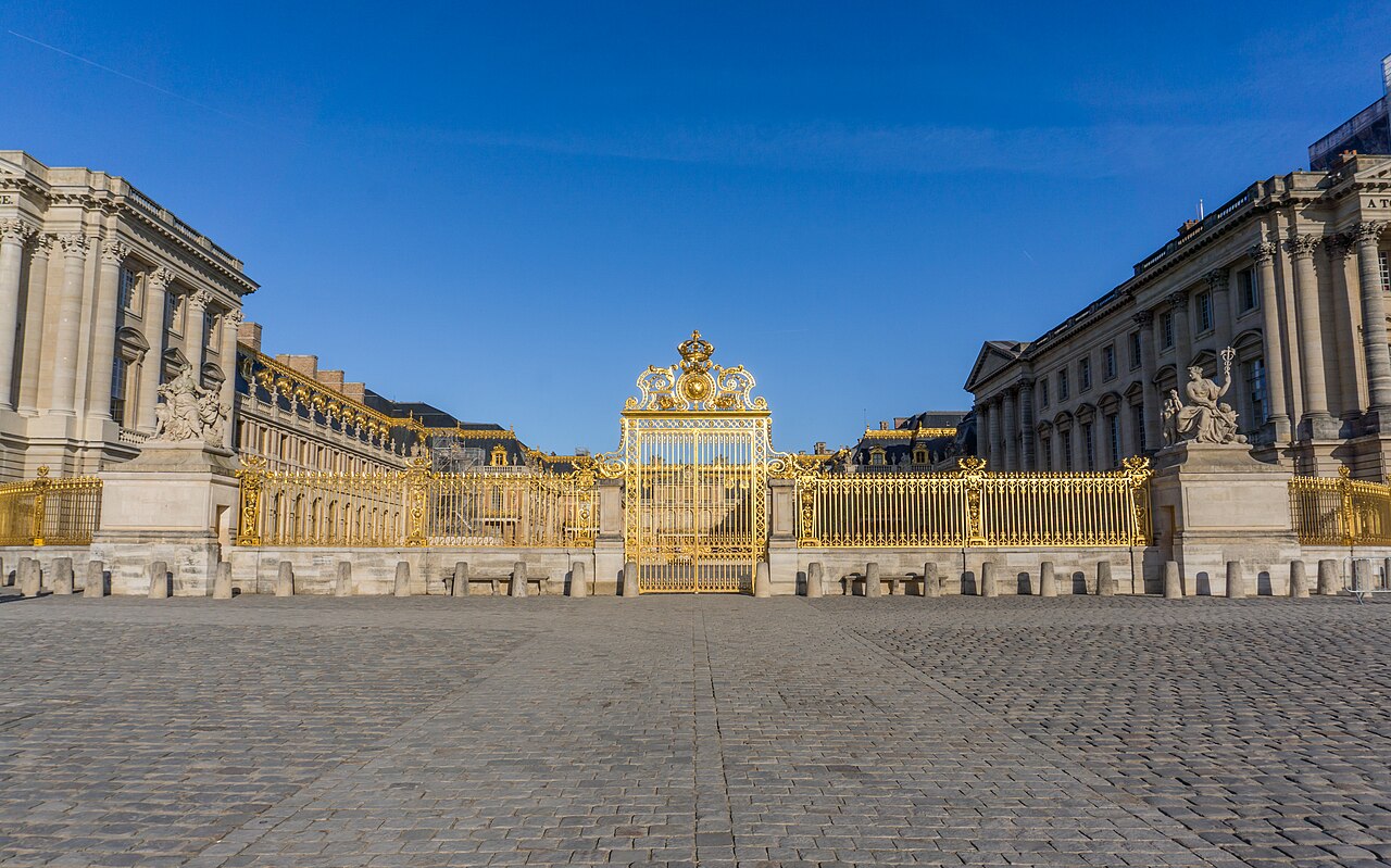 France: 18 Arrested After Bomb Threats at Airports, Palace at Versailles