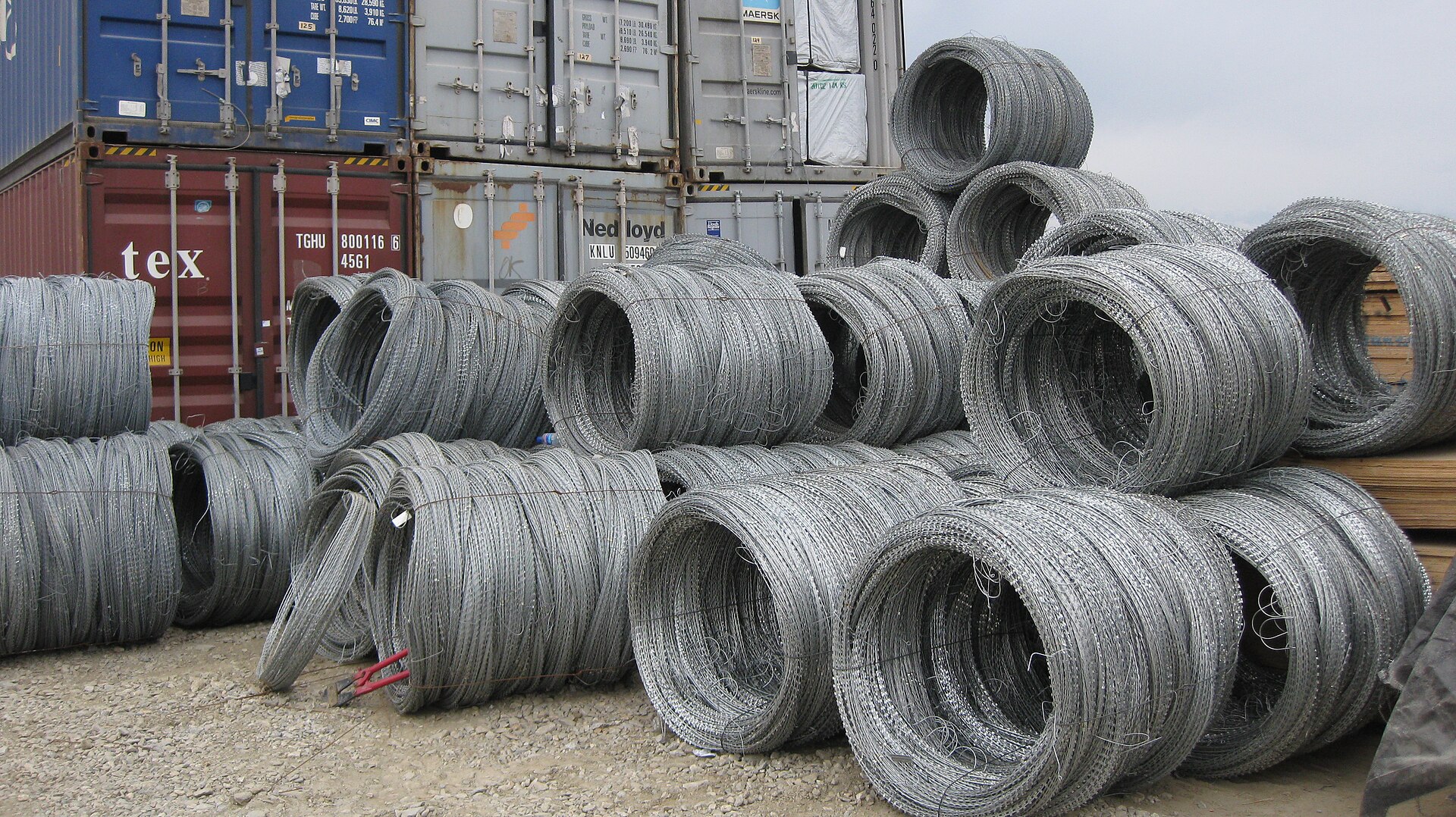 Texas Installing Razor Wire Along New Mexico Border