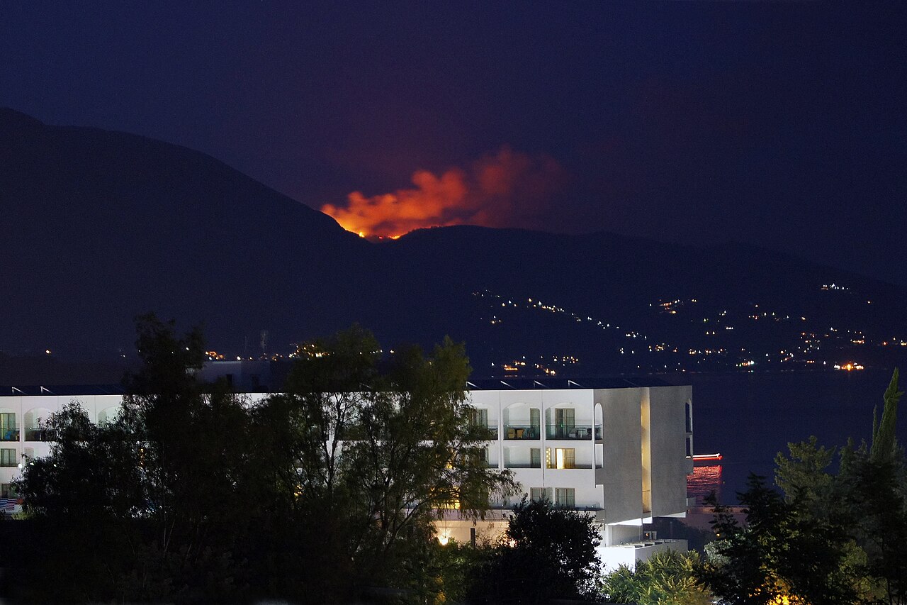 Greece: Thousands Evacuated From Islands as Wildfires Grow