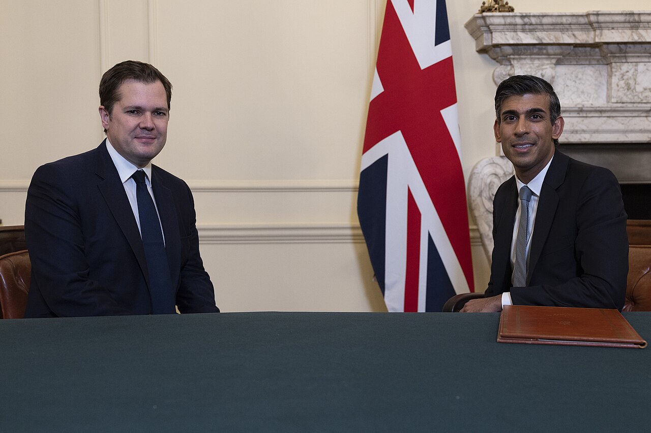 UK: Net Migration Hits Record 606K