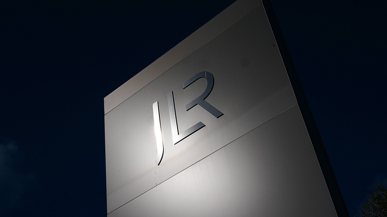 Jaguar Land Rover to Cut 4,000 Jobs in £1.7B Savings Push
