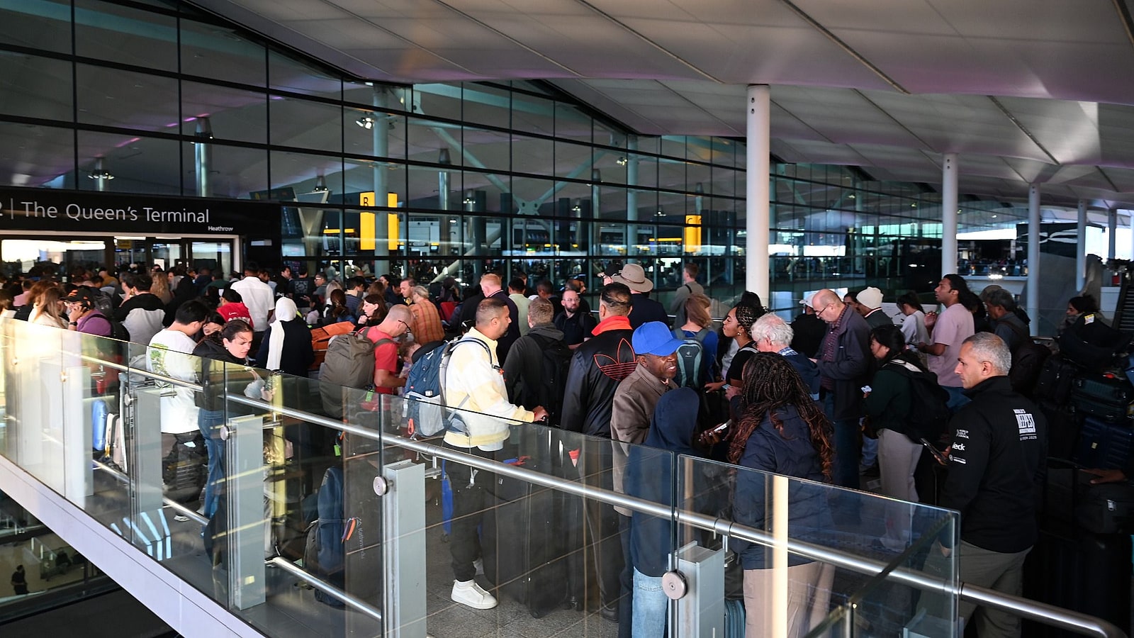 UK: Burnham Backs NATS Chief as Over 2K Flights Get Canceled