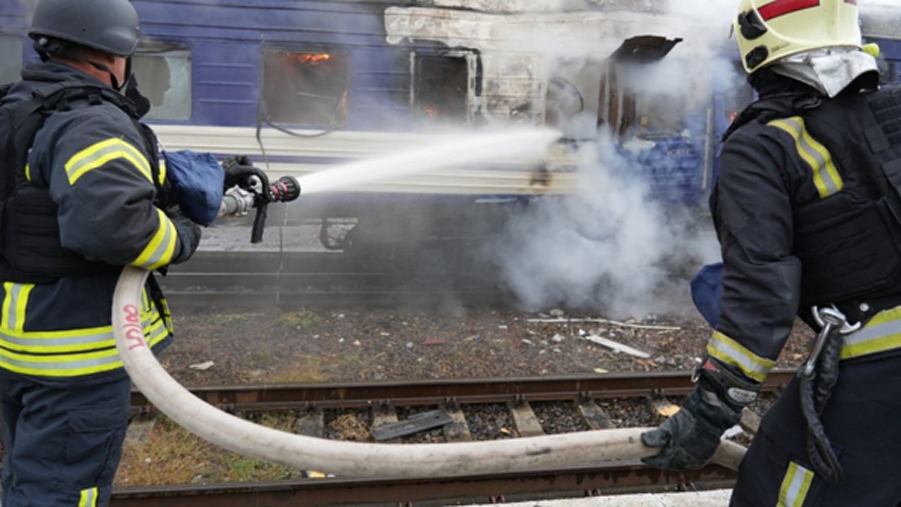 Ukraine train strike, tight Swedish election and Trump AI clash