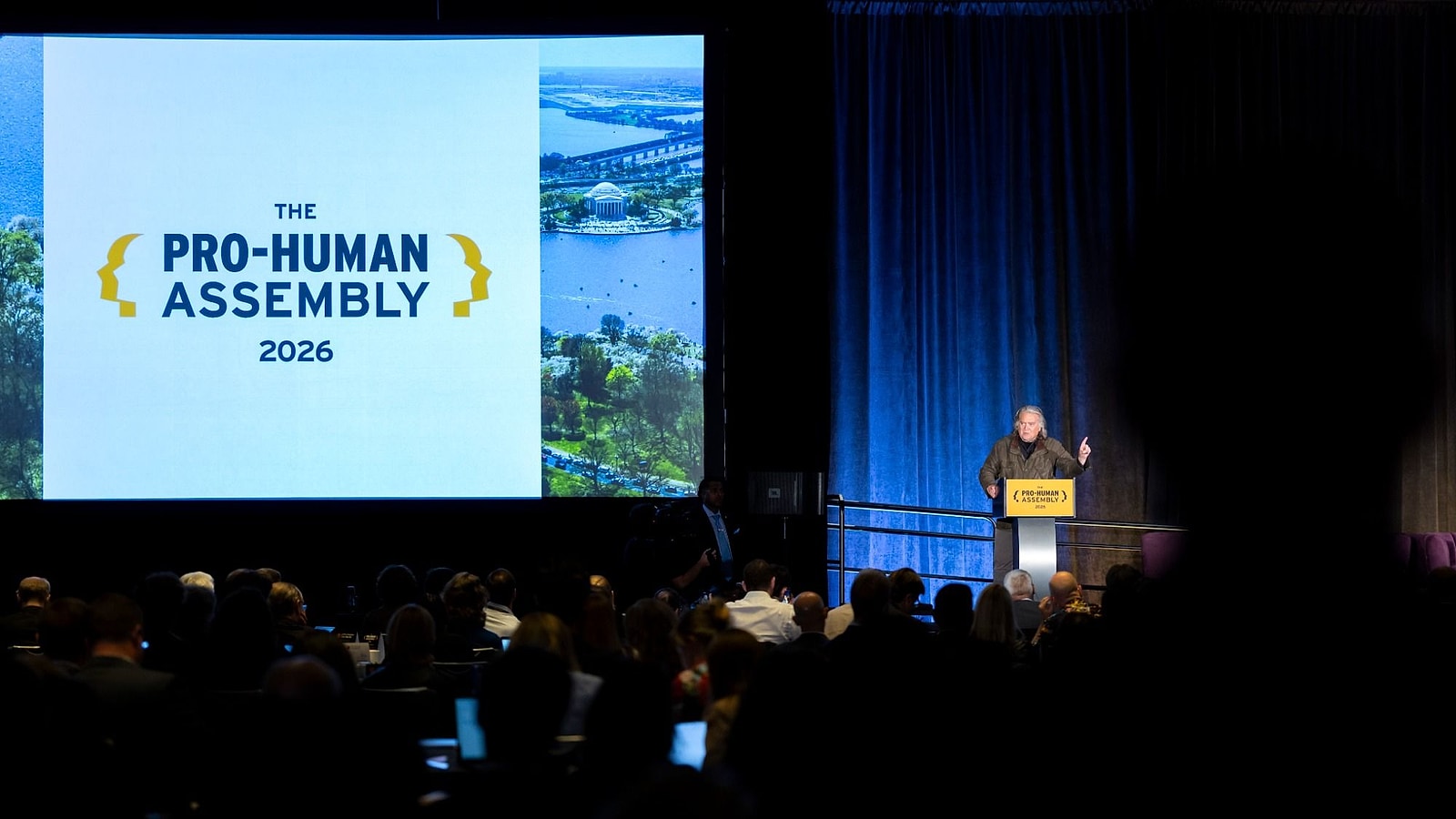 'Pro-Human Assembly' Rally Joins Sanders, Bannon to Discuss AI Risks