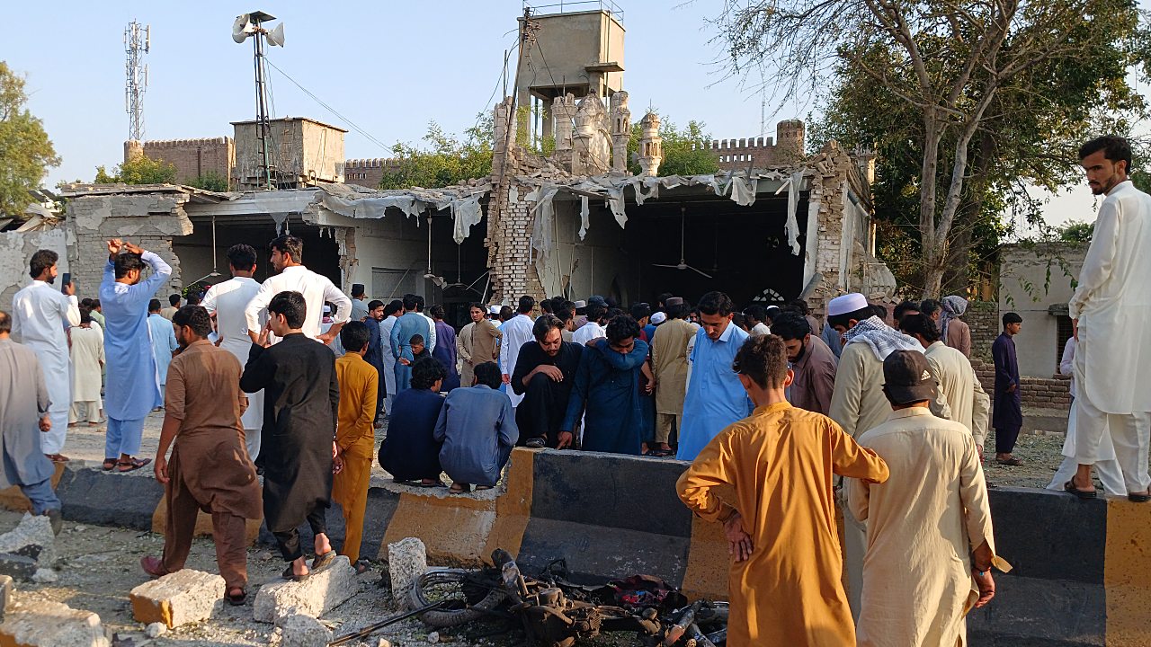 Suicide Blast at Pakistan Mosque Kills at Least 16