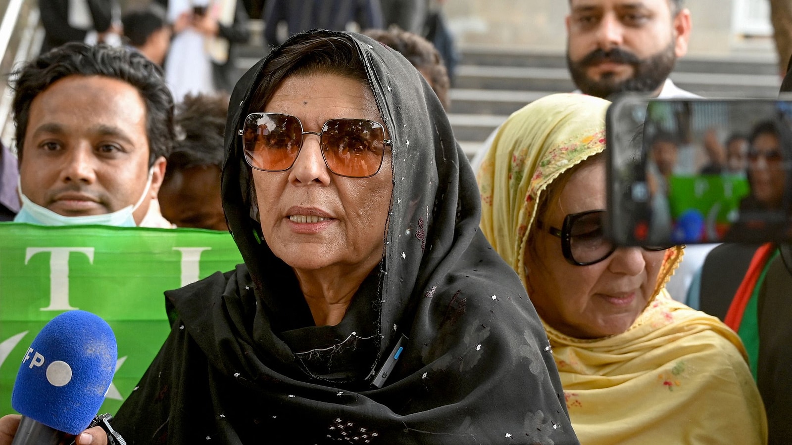 Pakistan: Imran Khan's Sister Arrested Ahead of PTI March
