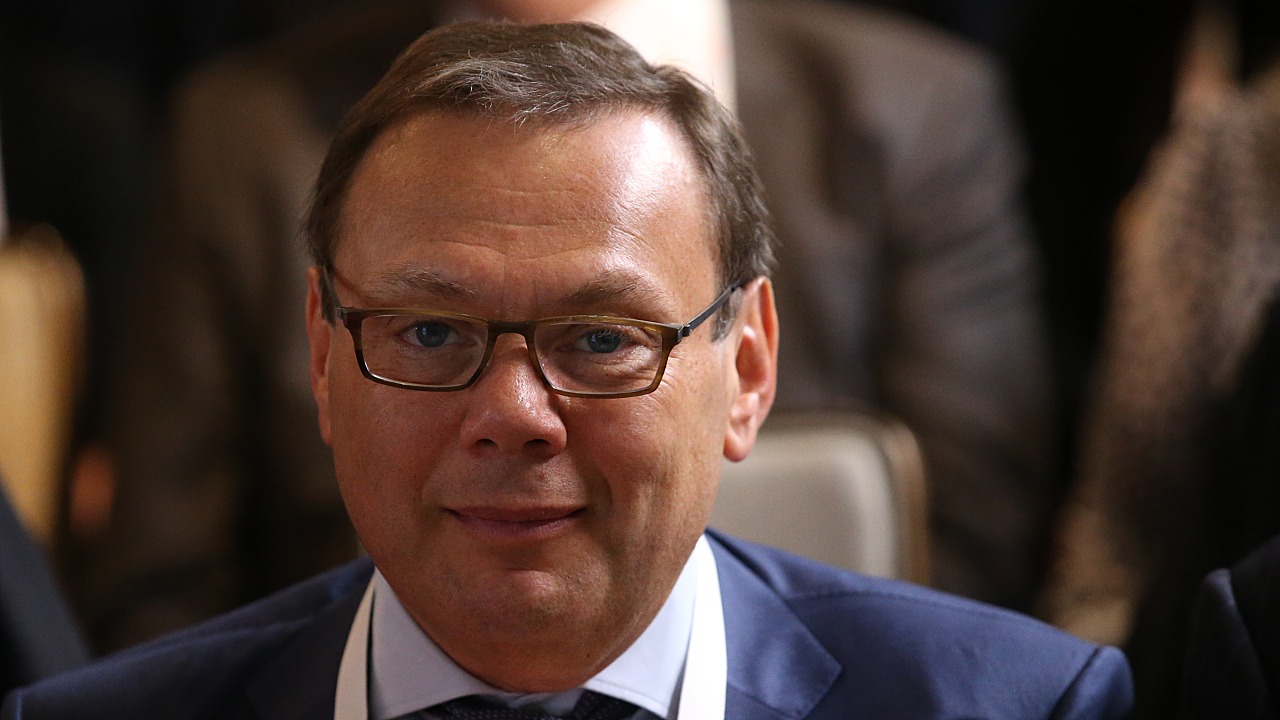 EU Delists Russian Businessmen From Sanction List