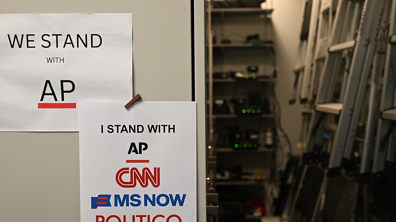 Judge Orders White House to Restore 3 Outlets' Press Passes