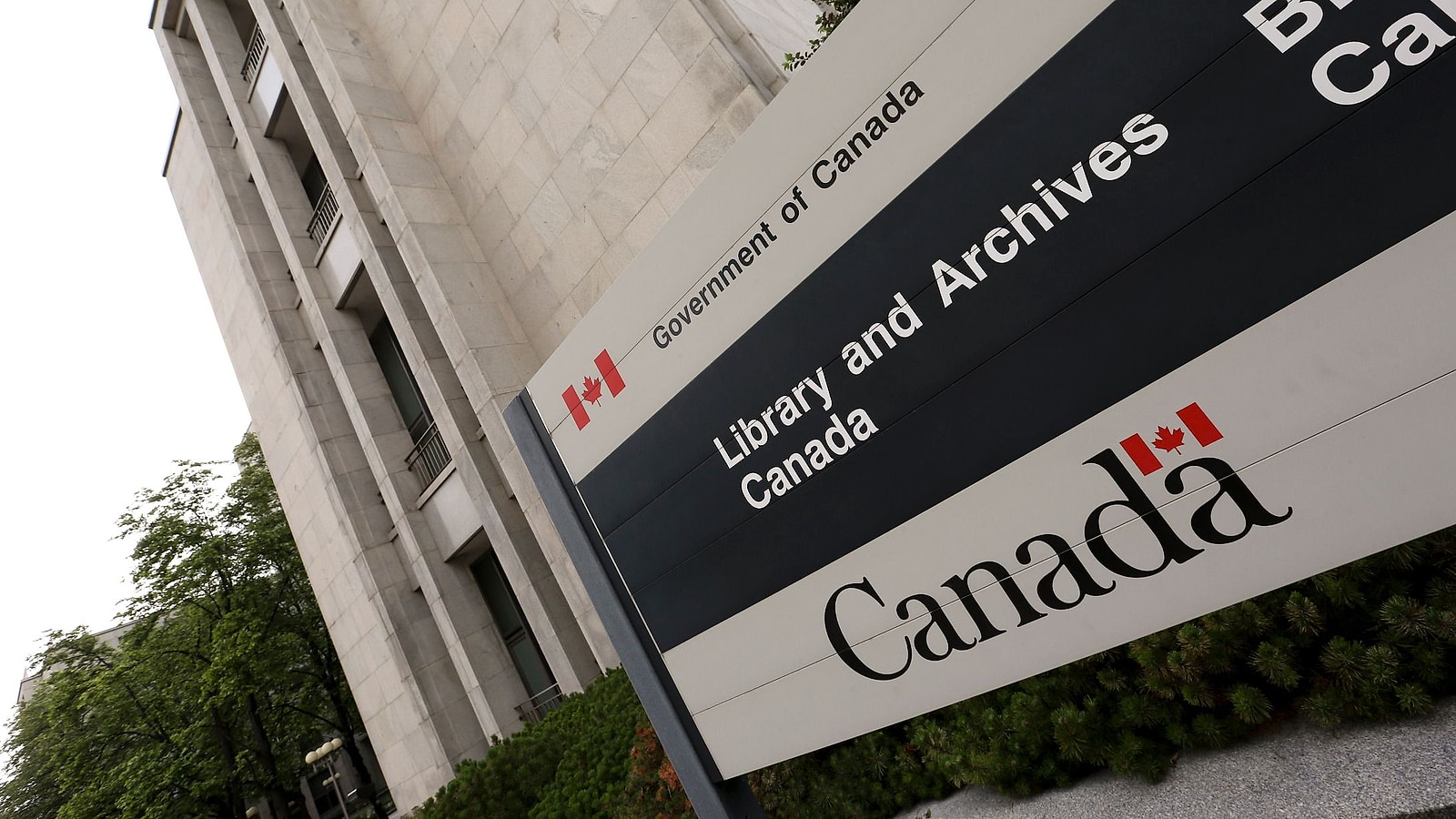 AI Canada hack attempt, UAE FlyDubai probe and failed inmate execution