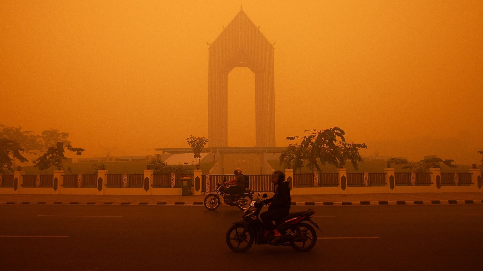 Indonesia Drops Dry Ice on Sumatra to Clear Toxic Haze