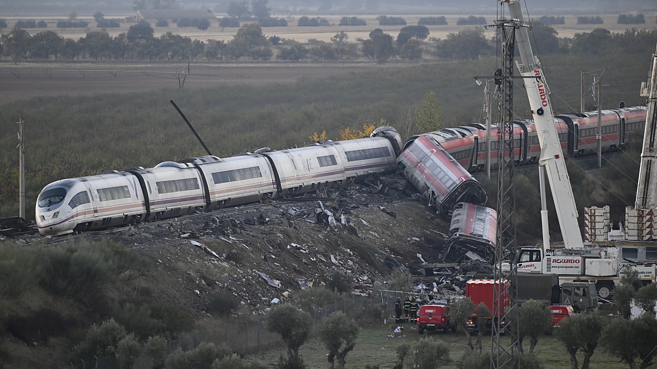 Spain Begins Three Days of Mourning for 68 Killed in Train Crash